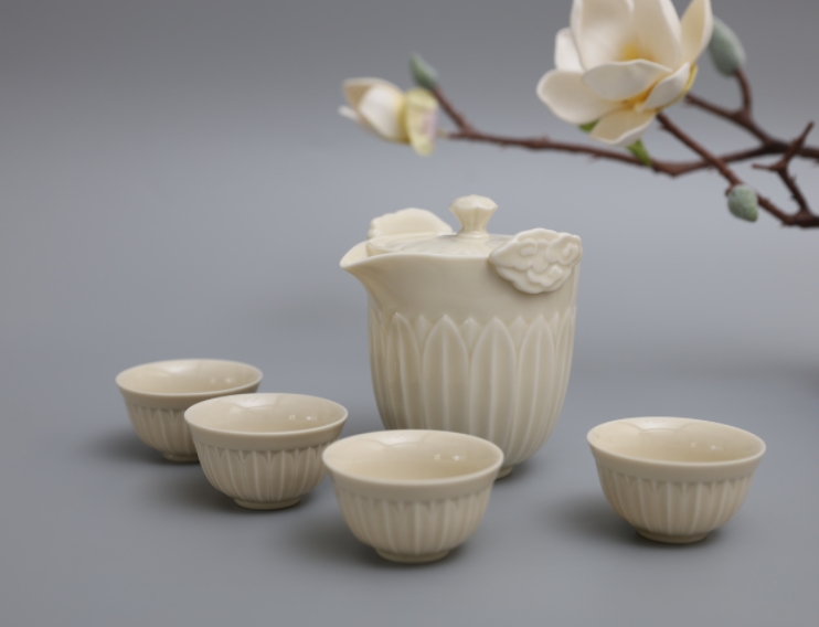 中秋送禮怎么選？來看看定瓷茶具套裝吧(圖1)