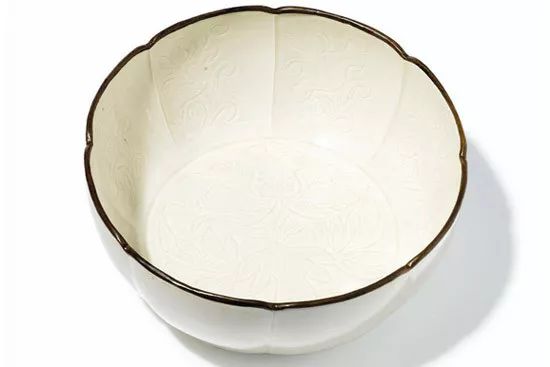 定窯劃花八棱大盌，曾被拍賣出天價